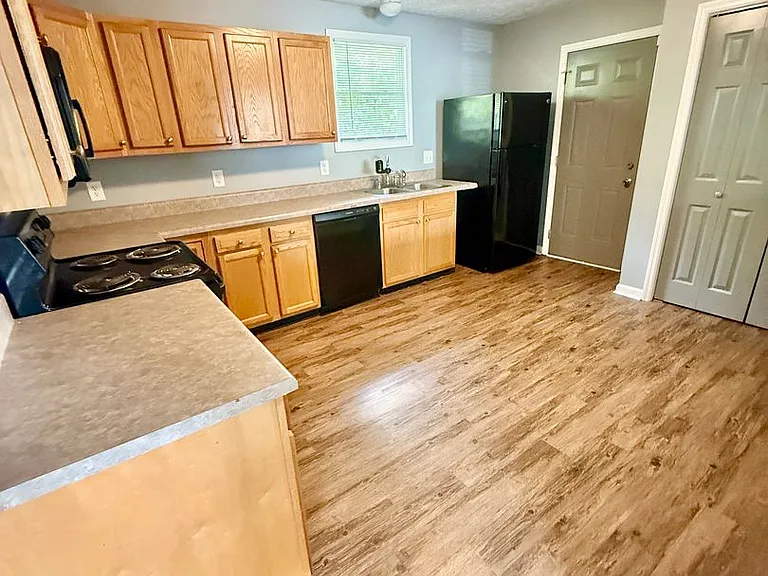 3303 Leslie Ct — Photo 8