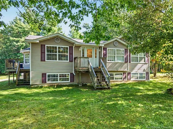 51 Upton St, Minto, NB E4B 2P4