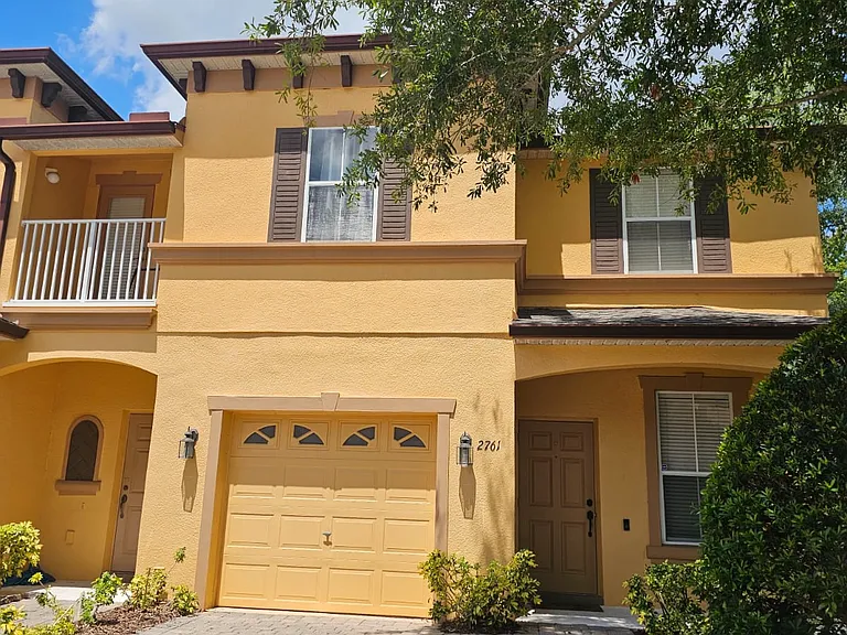 2761 Retreat View Cir — Photo 1