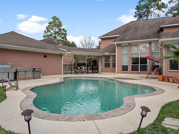 Imagine the fun to be had right here. This pool and hot tub can be enjoyed year-round.