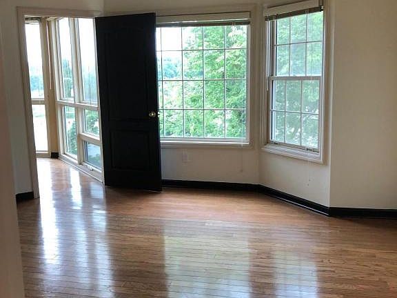 4th image of 506 Riverfront Way