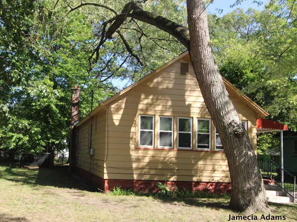 3208 8th St, Muskegon Heights, MI 49444