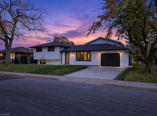 4 Bermuda Ct, Hamilton, ON L9C 2J8