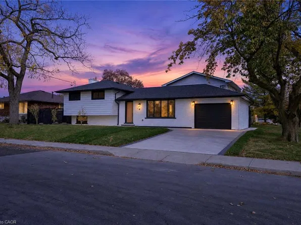 4 Bermuda Ct, Hamilton, ON L9C 2J8