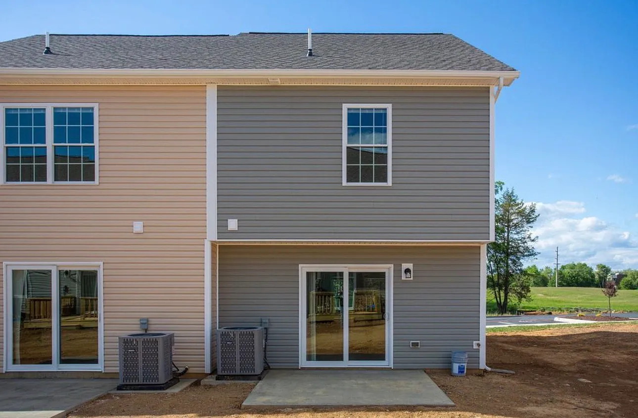 3 bed, 2.5 bath, 1224 sqft, $1,850 — Photo 2