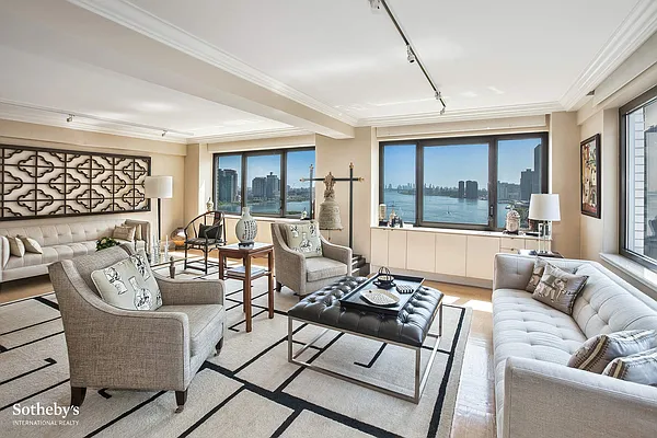 Sold by Sotheby's International Realty | media 3