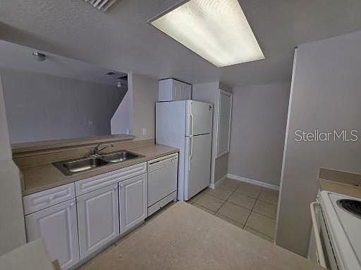3rd image of 2419 Fan Palm Dr