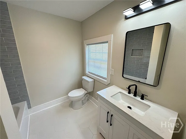 1112 E Anderson St — Photo 12
