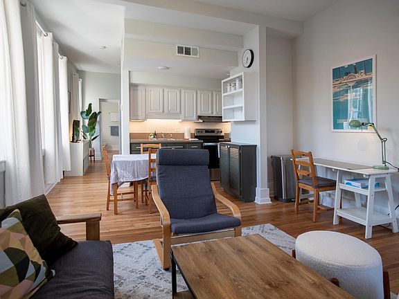 2nd image of 219 Abercorn St APT F1