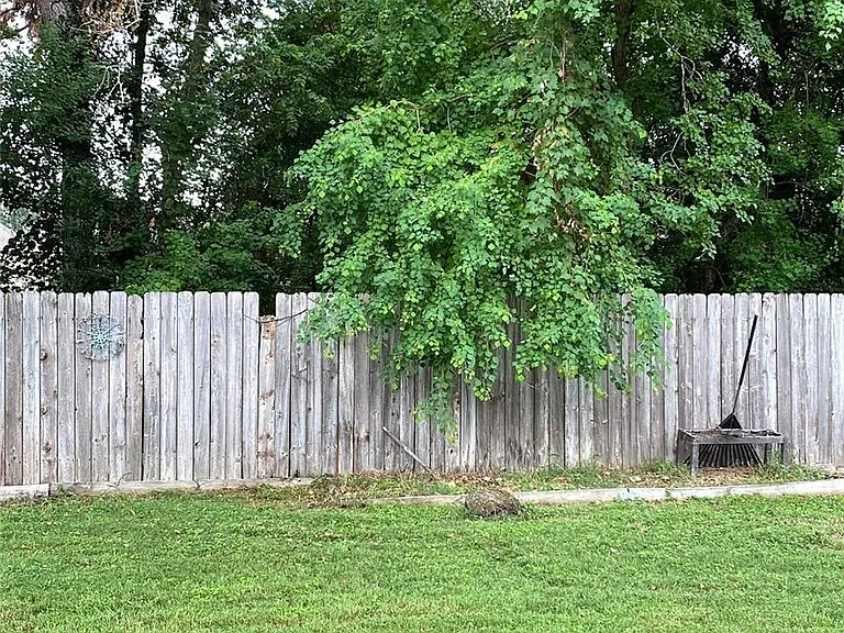 18034 Platinum Springs Dr — Photo 25