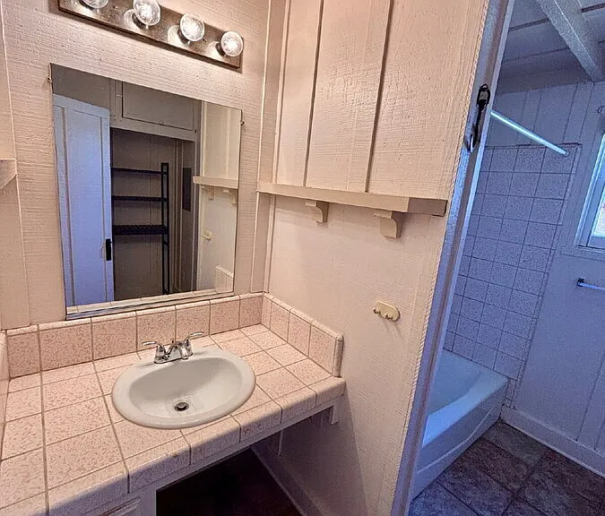 174 W Center St — Photo 18