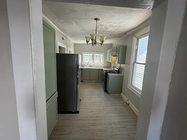 212 Owens St — Photo 3