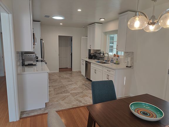 4th image of 3036 Sagamore Way