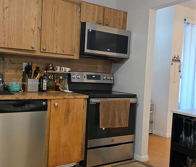 750 NE 199th St #101H — Photo 42