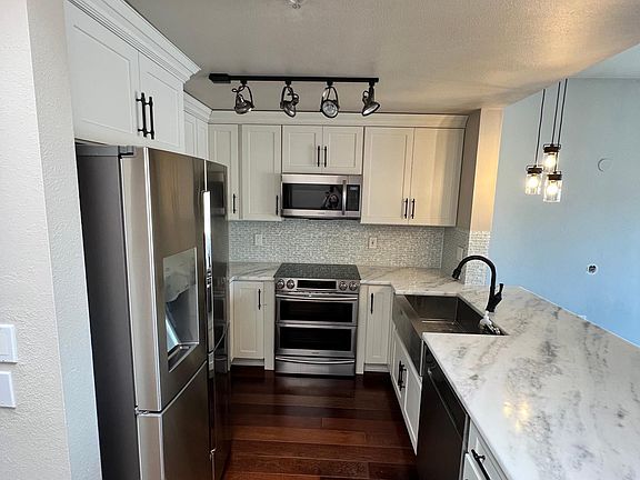 Kitchen with stainless steel farmhouse sink
