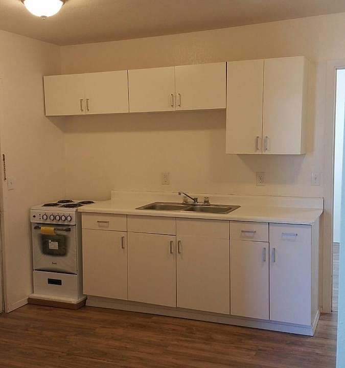 Kitchen & new stove
