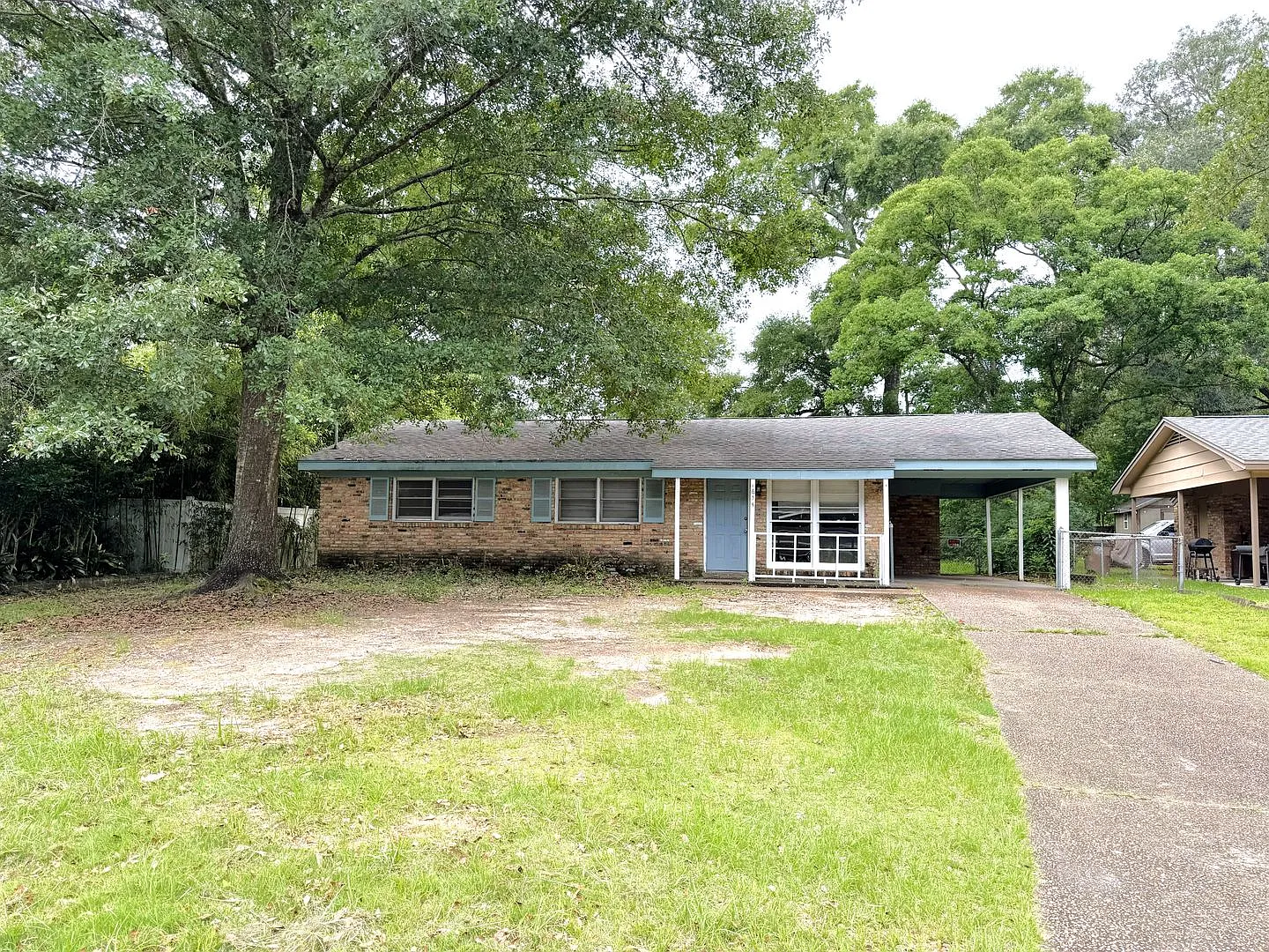 3/1.5 Brick Home in Greenwich Hills — Photo 1