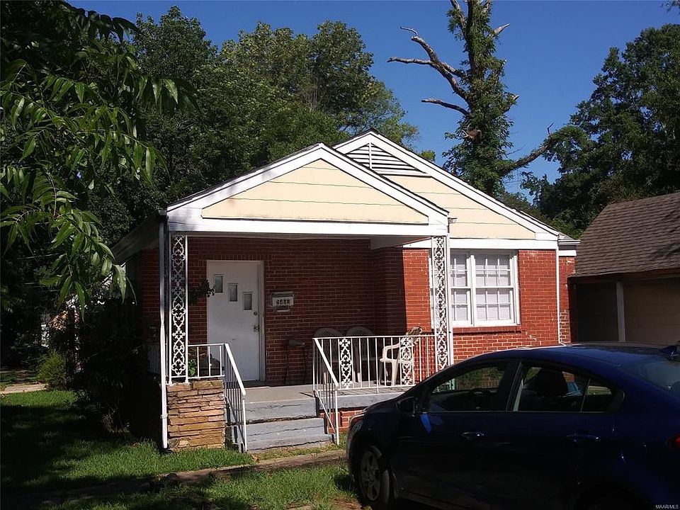 2nd image of 2455 Woodlawn St