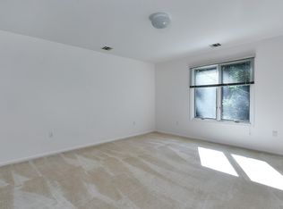 4 Smock Ct, Towaco, NJ 07082