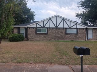 2744 Meadow Gate Ln, Dallas, TX 75237