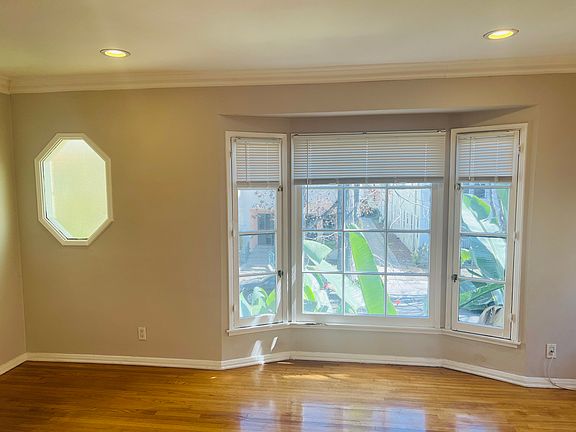 3rd image of 321 N Orange Grove Ave #321