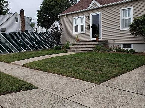 2nd image of 219 Stewart St