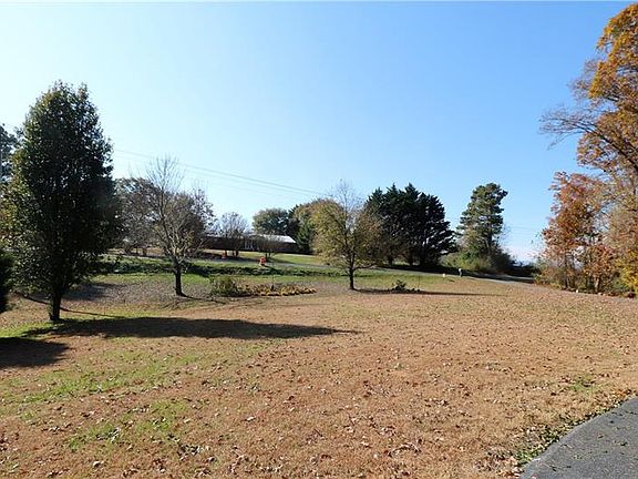 4th image of 5550 Highway 136 W