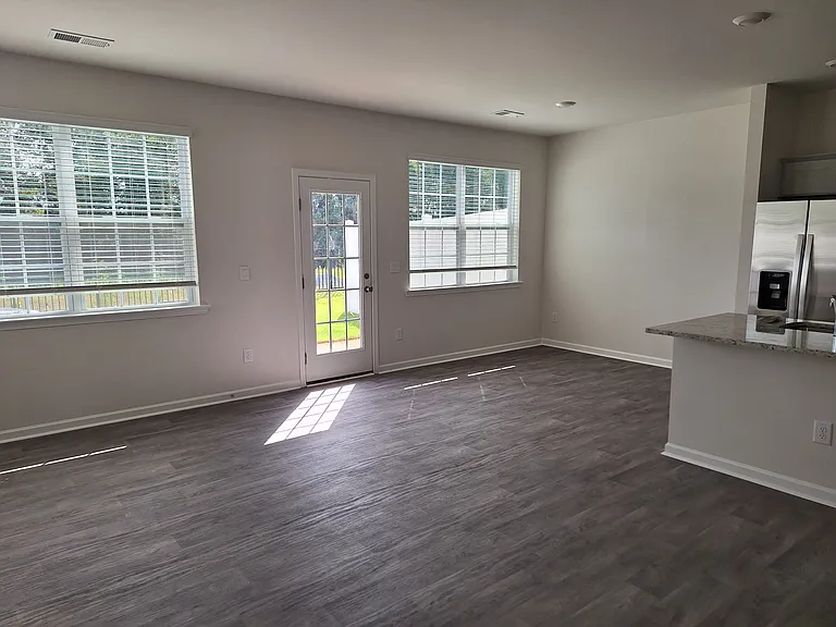 1425 Maltese Ln — Photo 11
