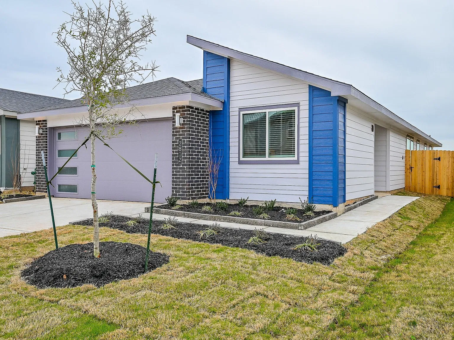 3 bed, 2.0 bath, 1672 sqft, $2,300 — Photo 2