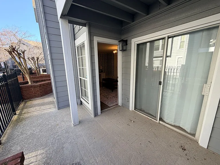 402 Granville Ct — Photo 9