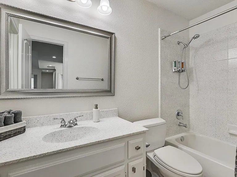 4325 Angelina Dr — Photo 28