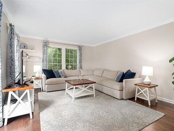 3rd image of 603 Kingsberry Ct