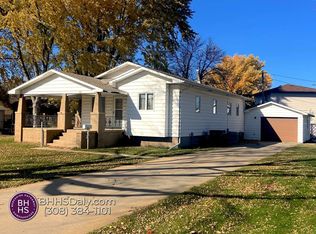 922 E Bismark Rd, Grand Island, NE 68801