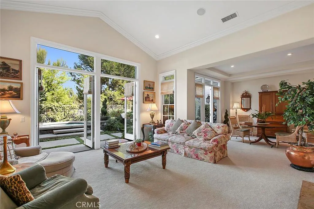 3 bed, 3.5 bath, 3448 sqft, $13,000 — Photo 3