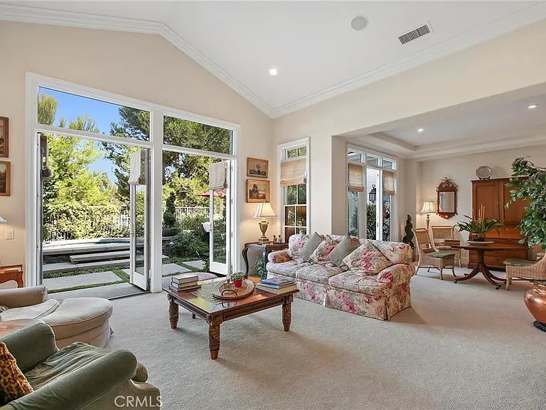 6 Ironwood Dr — Photo 3