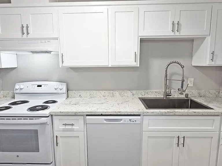 2109 W St #2 — Photo 2