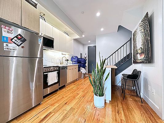4th image of 2086 5th Ave #4F