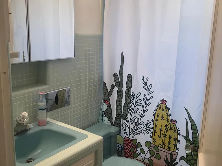 642 E College Ave — Photo 9
