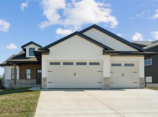 810 Crestview Dr, Solon, IA 52333