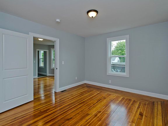 2nd image of 104-106 Moore St Floor 2