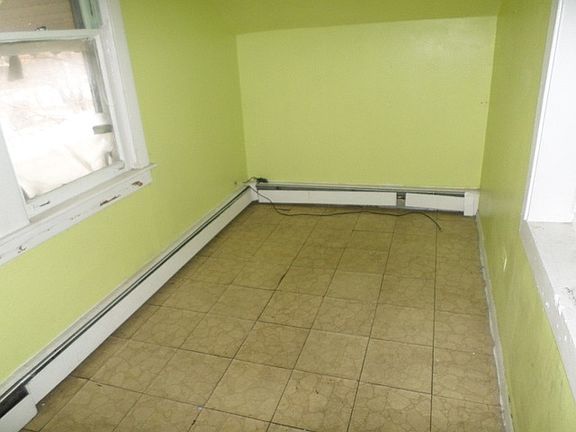 4th image of 5249 W Melrose St