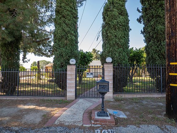 4th image of 11429 Orcas Ave