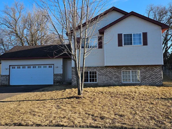 515 Horseshoe Ln, Braham, MN 55006