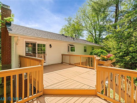 3rd image of 8502 Woodbine Ln