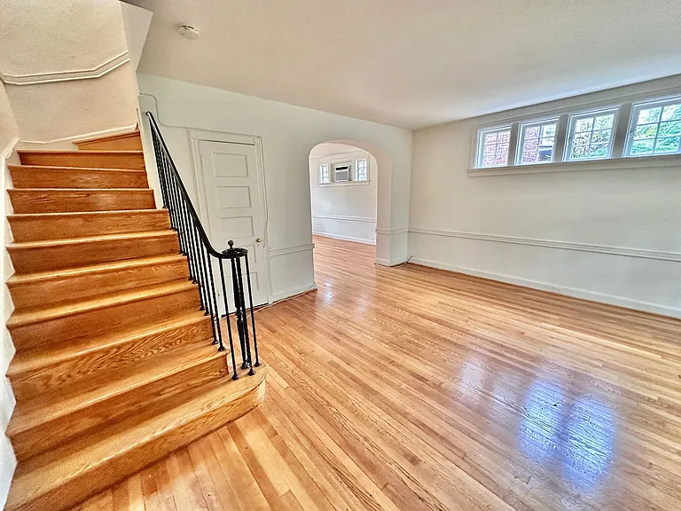 4422 Greenwich Pkwy NW — Photo 4