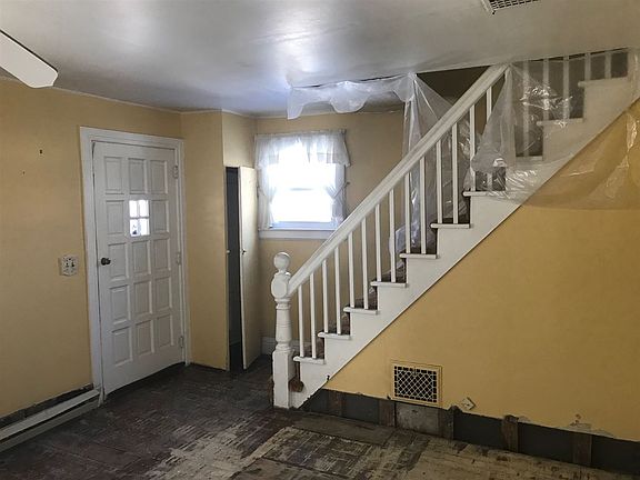 3rd image of 42 Willow St