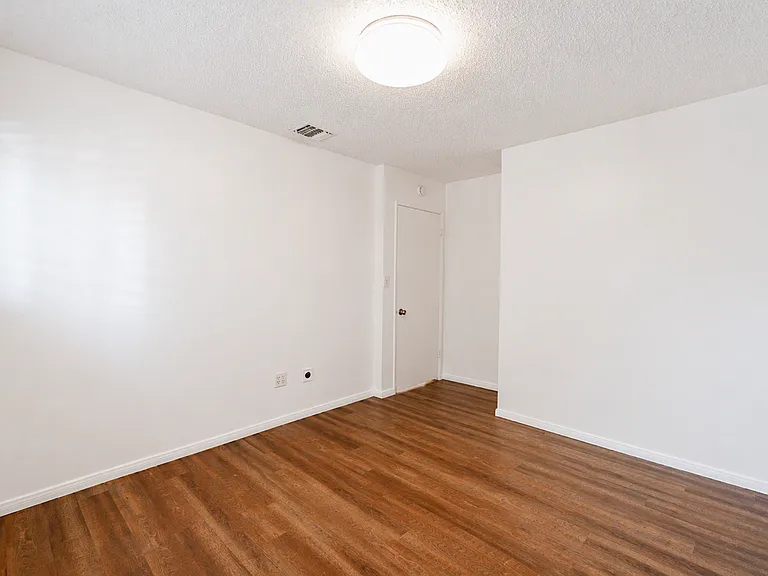 220 Lilac Ct — Photo 29
