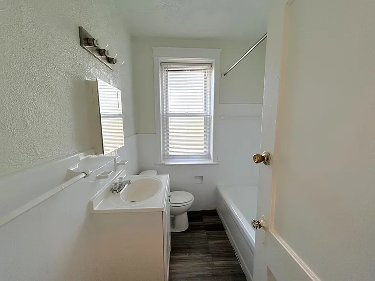 Parkwood Manor Apartments — Photo 8