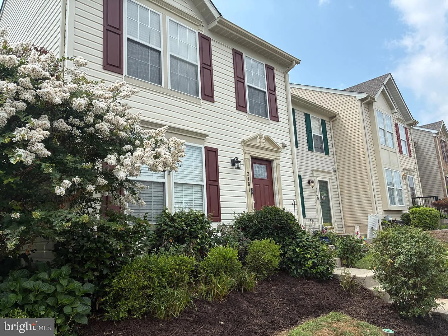 3 bed, 1.5 bath, 1954 sqft, $2,500 — Photo 2
