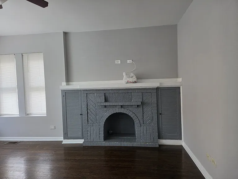 5536 W Congress Pkwy #1 — Photo 3
